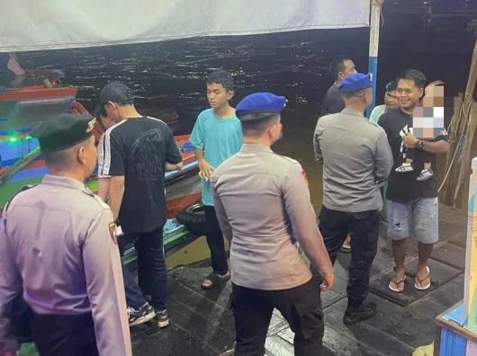 Personel Polresta Banjarmasin Berjaga di Menara Pandang