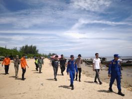 Polres Tanah Laut Pantau Wisata Pantai Batakan Baru