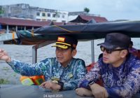 Wamendagri Bima Arya Susuri Sungai Martapura