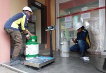 Manfaatkan Libur Lebaran, Dispersip Kalsel Fumigasi Arsip Perpustakaan Palnam
