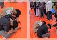MOMEN KOCAK saat Salat Id! Dua Remaja Ini Kaget Dibangunkan Jamaah yang Sudah Bubar
