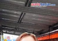 VIDEO - Tolak Penertiban Satpol PP, Pedagang di Ternate Lempari Petugas dengan Ikan Asap