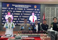 Dua Pekan Operasi Sikat Intan I 2025, Polres Kotabaru Sukses Amankan 35 Pelaku dan Ratusan Botol Miras