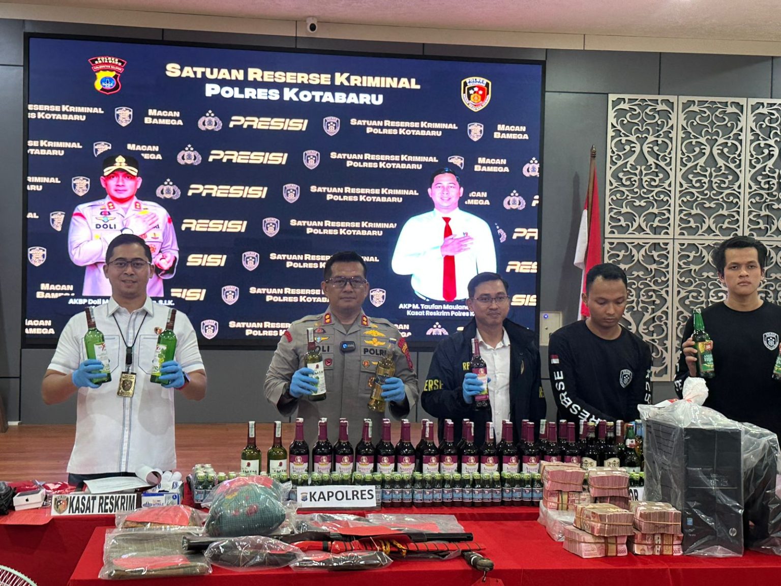 Dua Pekan Operasi Sikat Intan I 2025, Polres Kotabaru Sukses Amankan 35 Pelaku dan Ratusan Botol Miras