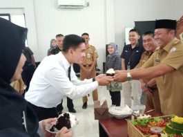 Bupati Batola Serahkan 83 SK CPNS Formasi 2024, Ini Pesan Penting untuk Para ASN Muda