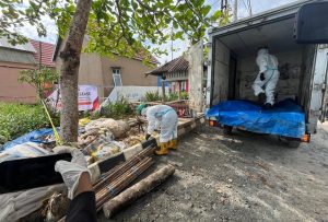 Limbah medis berserakan, Polda Kalsel amankan petugas jaga malam Kompleks. (Wartabanjar.com/ist)