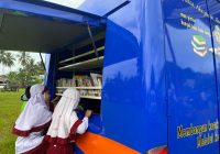 Perpustakaan Keliling Meriahkan TMMD ke-124 di Desa Pengambau Hilir