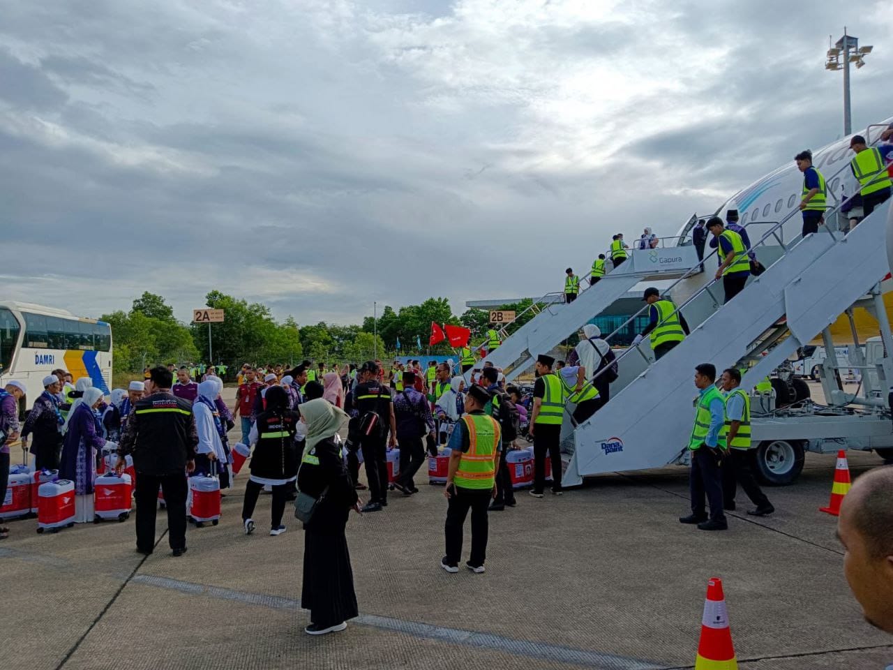 Keberangkatan jemaah haji 2024 di bandara Syamsudin Noor