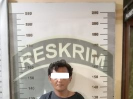 Serobot Antrian di SPBU, Pria Ini Malah Babak Belur Dipukul Dongkrak oleh Preman Parkiran!