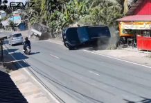 Rekaman CCTV Laka di Barikin, Pikap Tabrak 2 Mobil