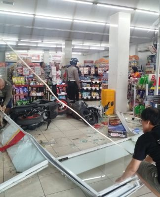 Mobil Masuk Alfamart di Jalan A. Yani Km 10, Pemilik Akui Istri Tak Bisa Nyetir