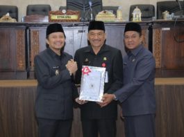 Dukung Pembangunan Banua, DPRD Kalsel Serahkan Rekomendasi LKPj Tahun 2024 Kepada Pemprov
