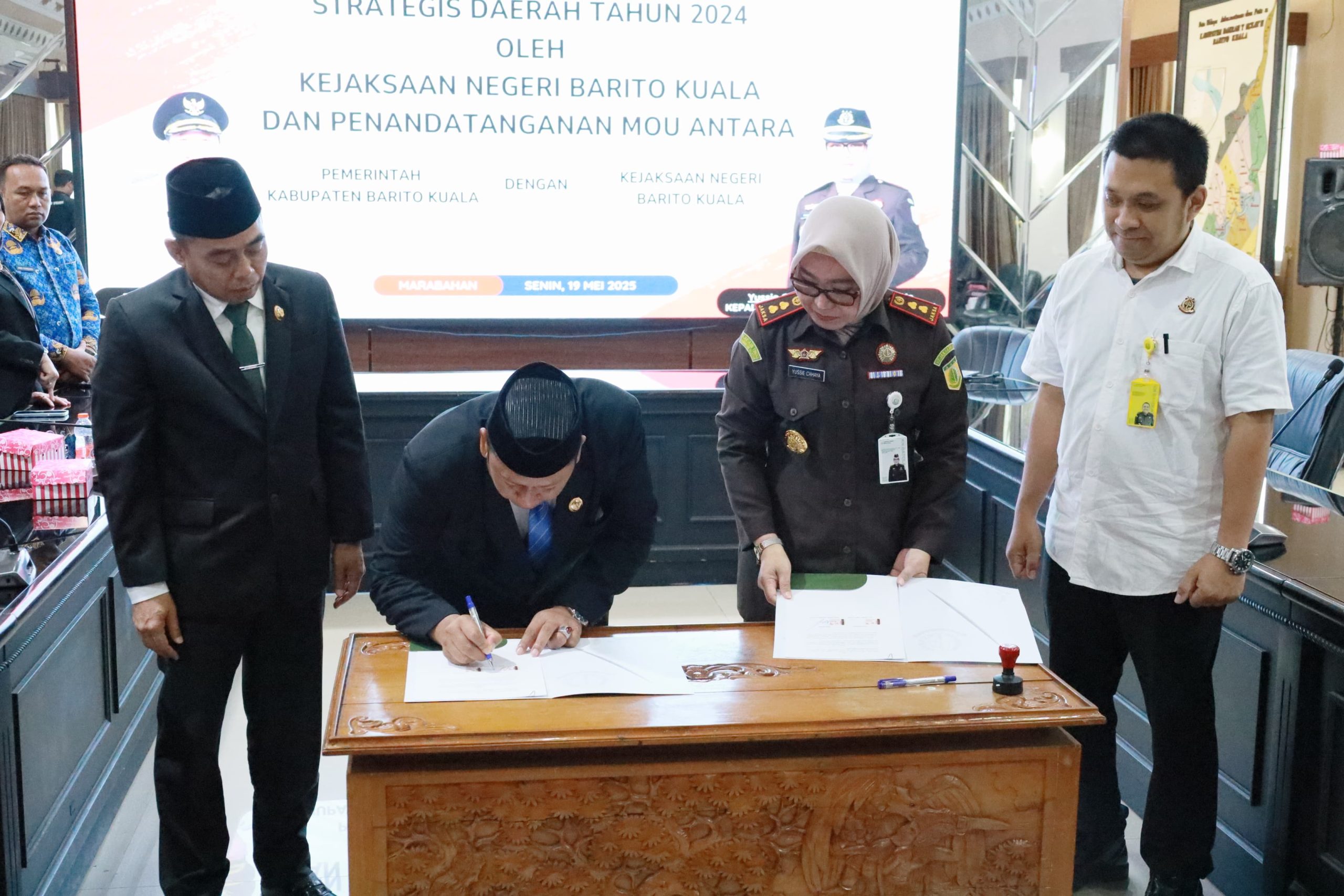 Pemkab Barito Kuala Teken MoU dengan Kejari Terkait Pendampingan Hukum dalam Pelaksanaan Program Pembangunan