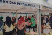 Warga Desa Bungin Antusias Datangi Pasar Murah Disperindag Balangan