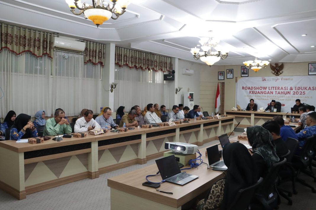 Cerdaskan Masyarakat Secara Finansial, OJK dan Bank Kalsel Gelar Roadshow Literasi dan Edukasi Keuangan di HSS