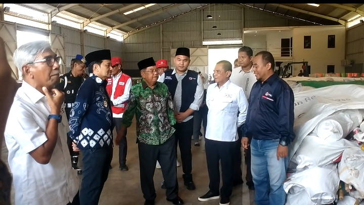 Tinjau Gudang Logistik Kalimantan di Banjarbaru, Jusuf Kalla Tekankan Kesiapsiagaan Bencana