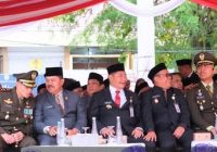 Bupati HST Ajak Warga Bersatu Majukan Pendidikan, Serahkan Bantuan Internet Satelit