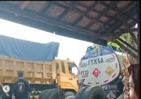 Tabrakan Mobil Tangki vs Kontainer di Mataraman, Ban Truk Tangki Sampai Terlepas, Arus Lalu Lintas Mulai Lancar