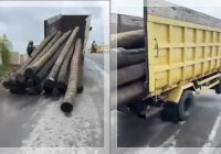 Truk Bermuatan Kayu Ini Gagal Menanjak Jembatan Sungai Lulut Hingga Ban Depan Terangkat