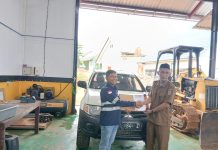Apresiasi H Deden untuk Pendidikan, CV JRTL Hibahkan Mitsubishi Triton kepada SMKN 1 Satui