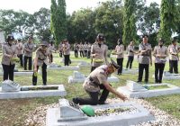 Hari Bhayangkara ke-79: Kapolres Tanah Laut dan Jajaran Ziarah ke TMP Bumi Tuntung Pandang