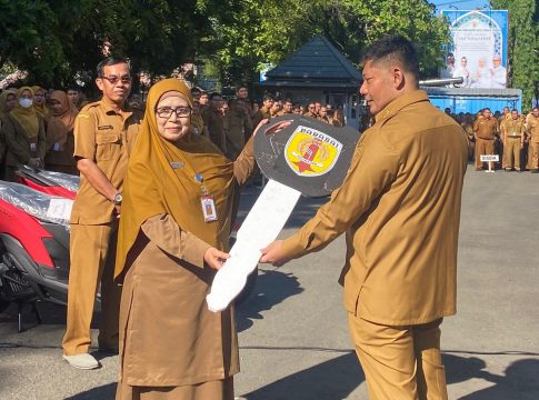 Tegaskan Pentingnya Akhlak, Bupati HST Luncurkan Kurikulum Adab & Serahkan Kendaraan untuk Pendidikan