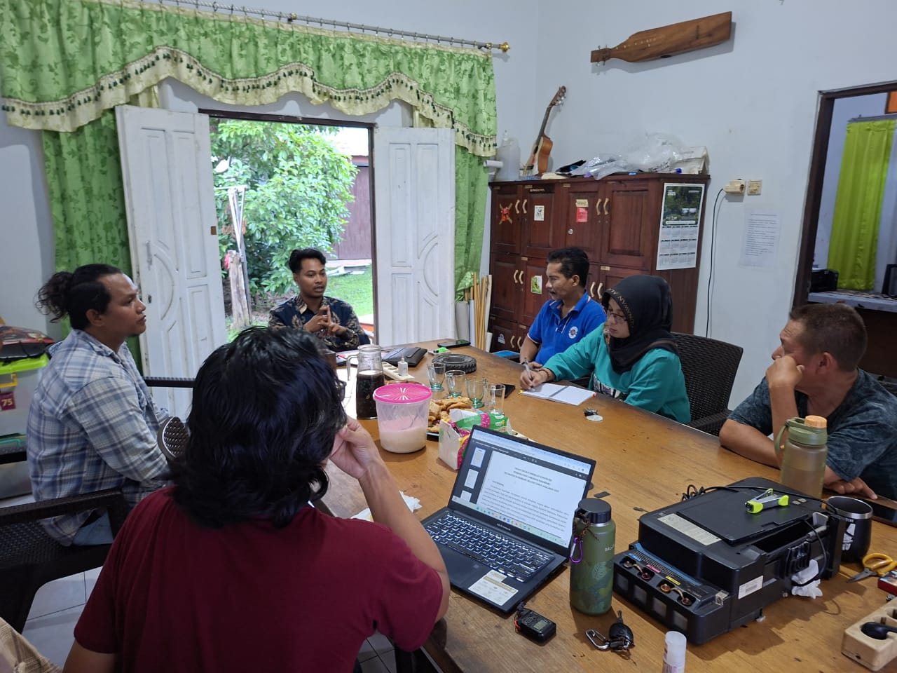 Pertemuan warga Kampung Keramat
