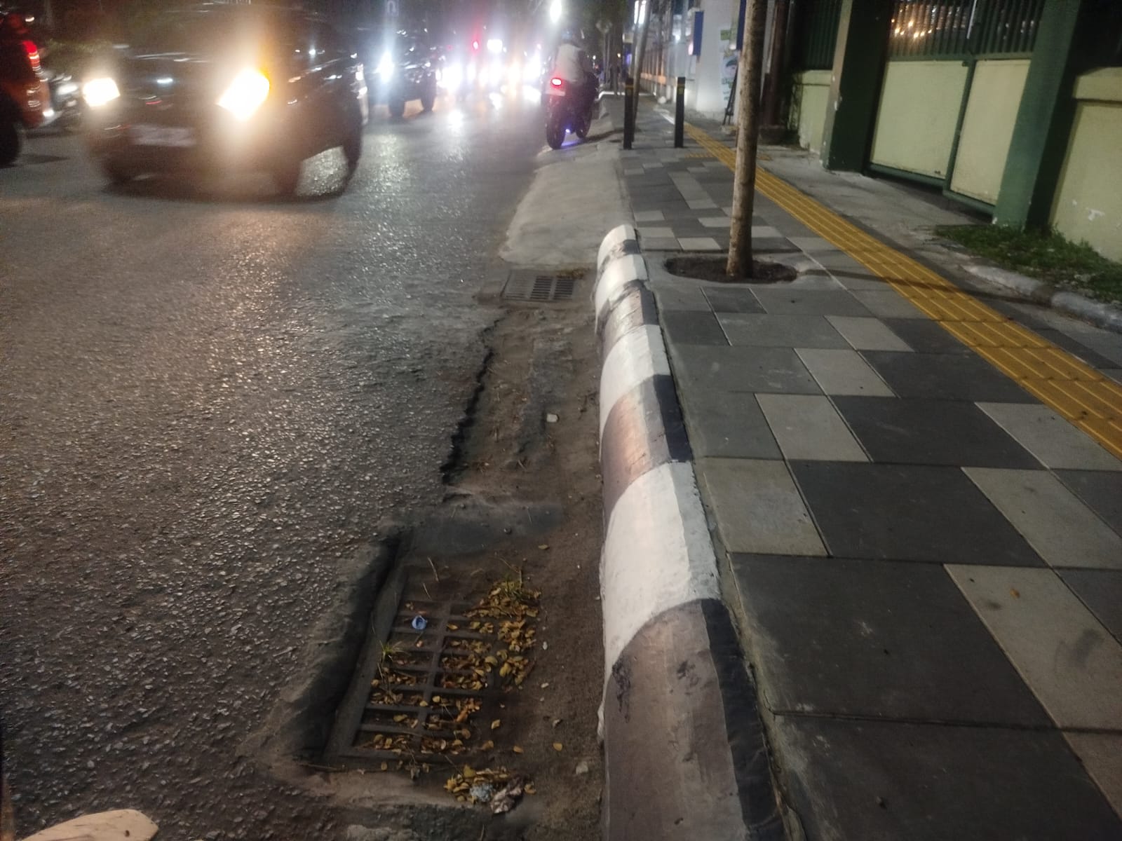 Potret trotoar di Jalan Lambung Mangkurat