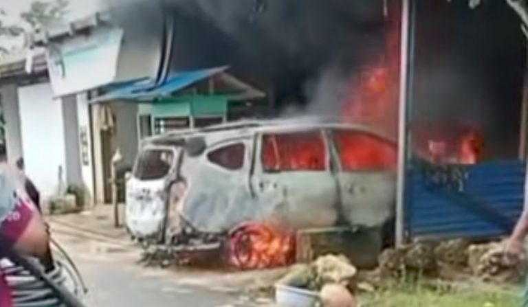 Geger Mobil Terbakar di Wonorejo