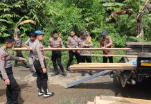 Polres HST Bedah Rumah Warga dan Salurkan Bantuan Sosial di Hantakan