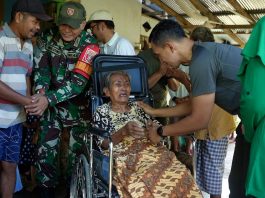 Didukung Bang Arul, Dandim 1022/Tanah Bumbu Pimpin Penyaluran Bantuan untuk Warga Kurang Mampu di Desa Manunggal