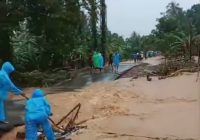 Viral Video Perempuan Pemilik Warung di Desa Sungai Bakar Menangis Histeris Warungnya Terendam Banjir