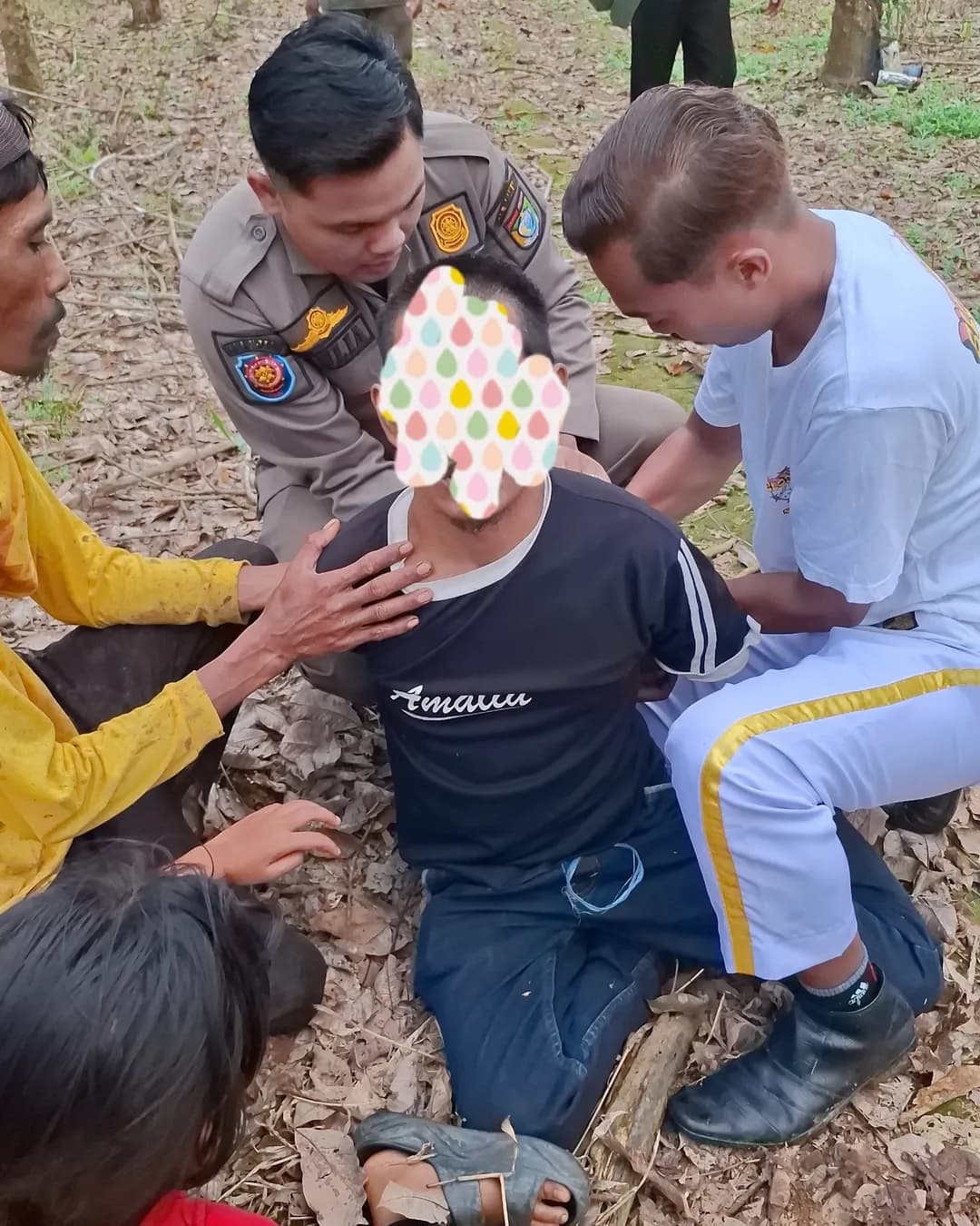 Geger di Tajau Pecah! Pria Diduga Alami Gangguan Jiwa Ngamuk Bawa Sajam, Satpol PP Langsung Bertindak