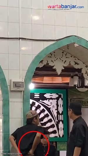 VIDEO - ‎Miris! Uang Sumbangan di Kubah Datu Kelampayan Malah Masuk Kantong Pribadi!