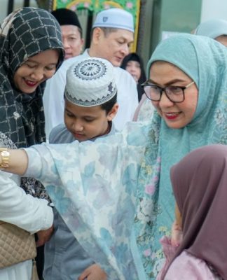Wali Kota Banjarbaru Bagikan Santunan untuk 100 Anak Yatim di 10 Muharram