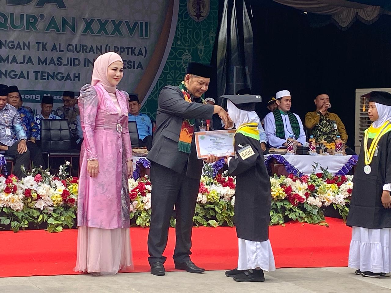 Ribuan Santri TK/TPA di HST Diwisuda, Bupati: Anak Cinta Al-Qur’an Adalah Investasi Bangsa!