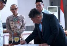 Bupati HST Serahkan Bantuan ke 8 Parpol, Partai Demokrat Rp 281 Juta