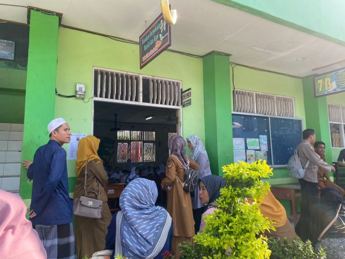 MIN 8 HST Gelar Matsama, Dukung Gerakan Ayah Teladan di Hari Pertama Sekolah