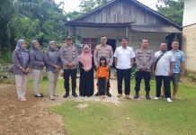 Kapolsek Pelaihari Kunjungi Syarifah, Bocah Pejuang Jantung Bocor
