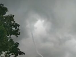 Pusaran Angin Terlihat di Langit Martapura