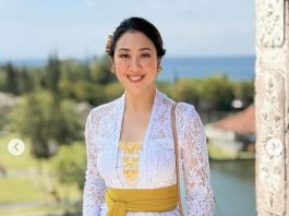 Cantiknya Sherina Munaf Pakai Kebaya Bali Hadiri Upacara Atma Wedana Utama