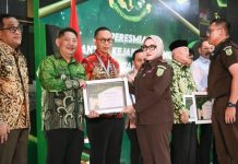 Bupati HST Terima Penghargaan dari Kejati Kalsel, Tegaskan Komitmen Sinergi Pembangunan Daerah