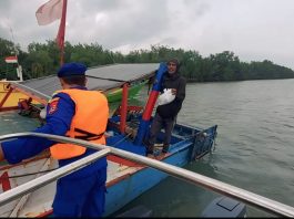 Sat Polairud Polres Tanah Laut Tebar Kebaikan di Sungai Rasau Lewat Program "Polairud Berkah"