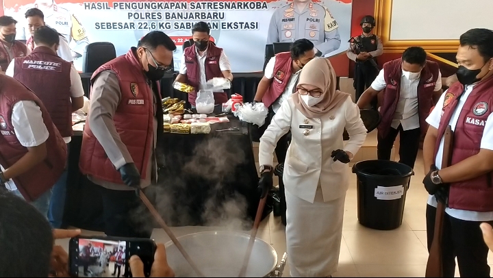 Tegas Perangi Penyakit Masyarakat, Pemko dan Polres Banjarbaru Musnahkan Barang Bukti Narkoba