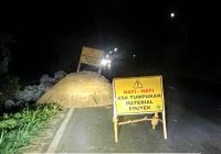 Warga dari Banjarbaru ke Bati-bati Saat Malam Gelap Diharapkan Waspada, Ada Tumpukan Batu dan Pasir di Jalan