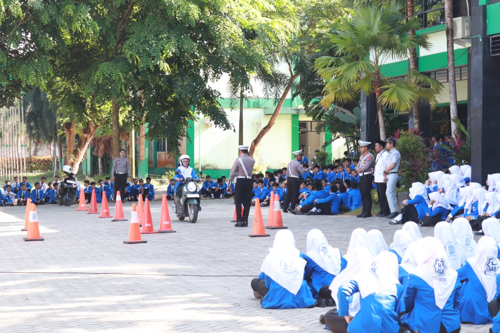 Ratusan Pelajar MAN IC Tanah Laut Antusias Ikuti Edukasi Safety Riding Satlantas Polres Tanah Laut