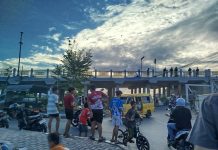 Benang Layangan Makan Korban di Jembatan HKSN! Warga Luka, Anak Kecil Sampai Bibir Robek