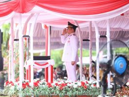 Bupati Andi Rudi Latif Pimpin Upacara HUT RI ke-80 di Tanah Bumbu, Paskibraka Tampilkan Aksi Memukau!
