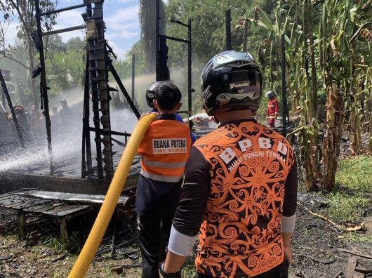 Sehari Dua Titik Api Mengamuk di HST, Rumah dan Sarang Walet Ludes Dilahap Si Jago Merah!