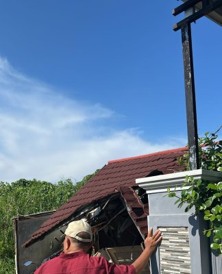 Breaking News Rumah Roboh di Jalan Meranti VI, Pemilik Terjebak